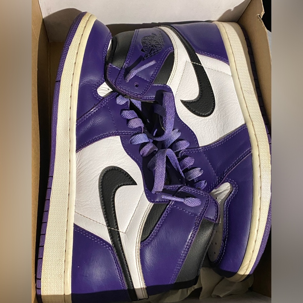 Jordan’s size 9 with box immaculate condition